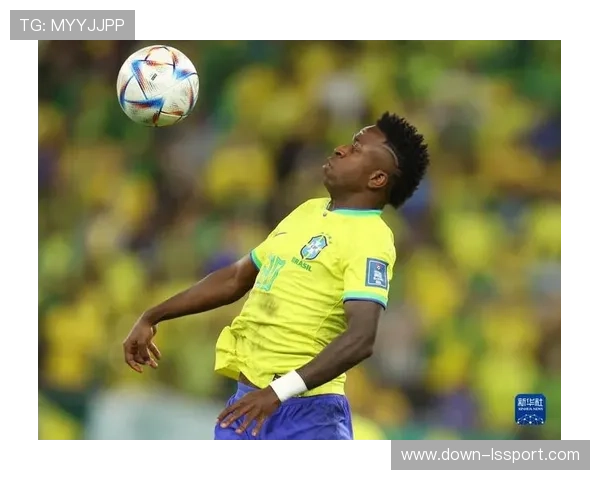 维尼修斯与库巴西国家德比共饮水时刻展现友谊与团结